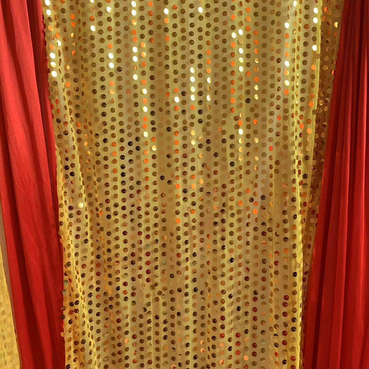 خلفية تصوير من قماش الترتر الف - مراجعة Sequin Fabric Panel وسعره
